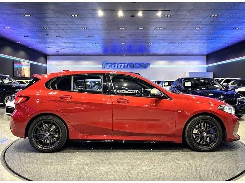 Usado BMW M135 Comfort Edition 306 CV (225 kW) 2022 Rojo Utilitario