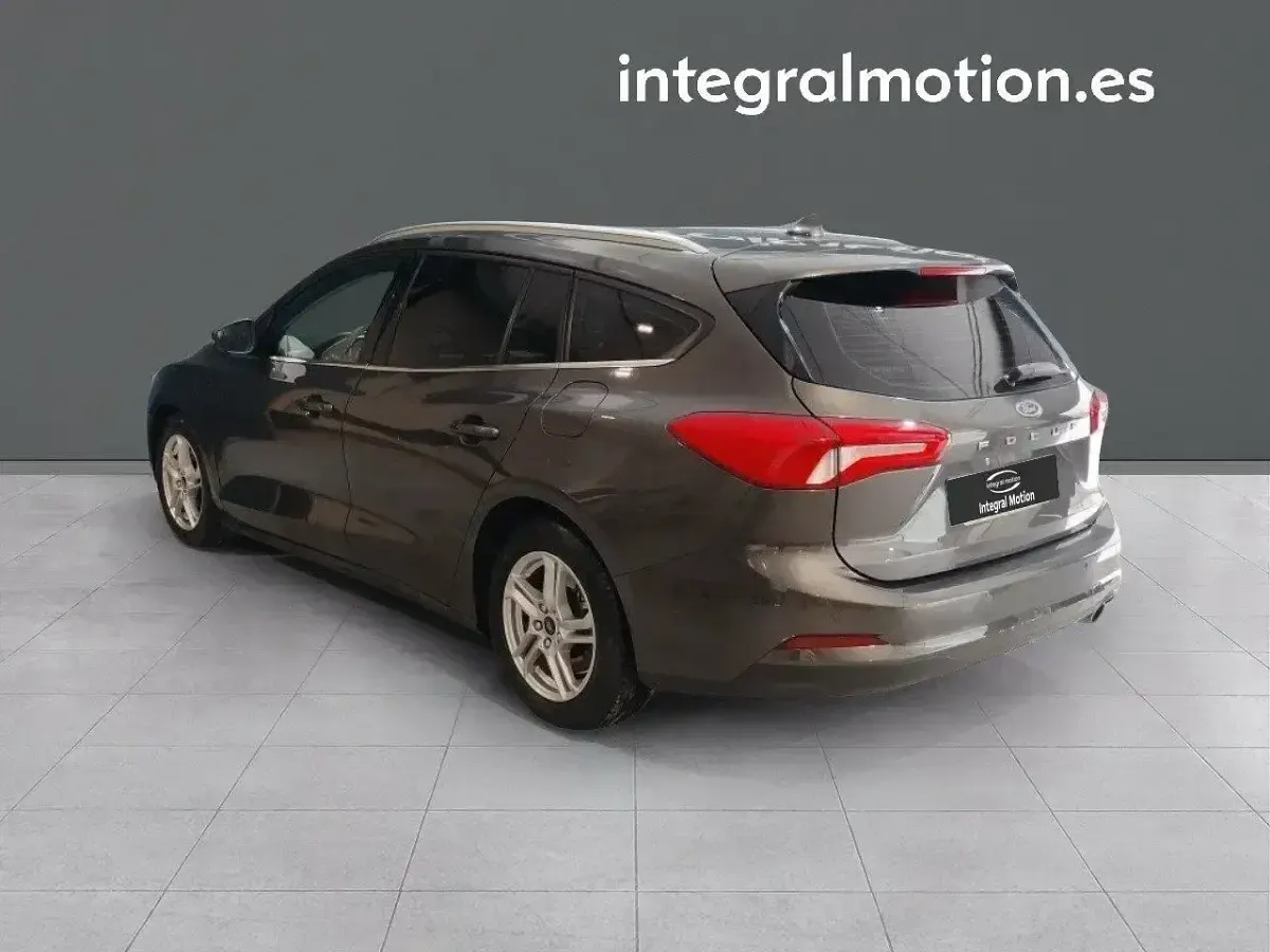 Usado Ford Focus Trend 120 CV (88 kW) 2019 Marrón Familiar