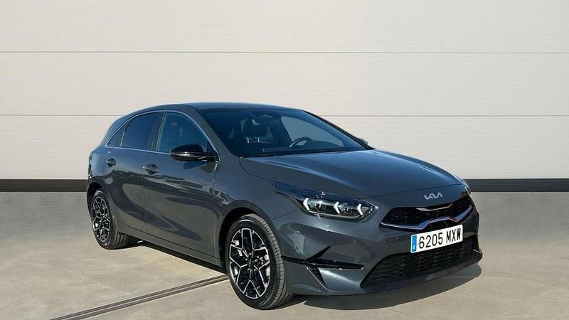 Gris Usado 2025 Kia Ceed Style Berlina | 20.490 € (Super precio) - Imagen 1/4