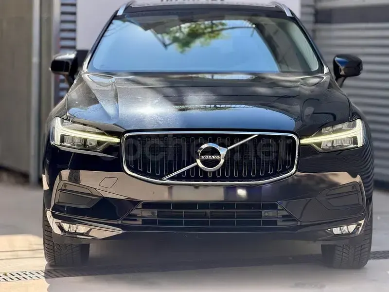 Usado Volvo XC60 Momentum 190 CV (139 kW) 2021 Negro SUV