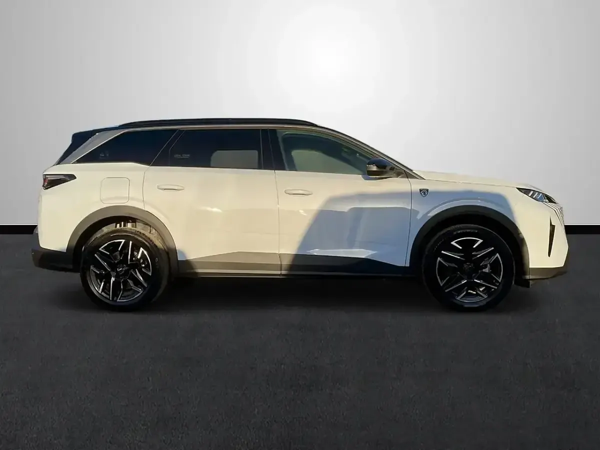 Nuevo Peugeot 5008 GT 195 CV (143 kW) 2025 Negro Monovolumen