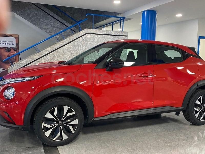 Usado Nissan Juke Acenta 114 CV (83 kW) 2022 Yokohama red sólido SUV