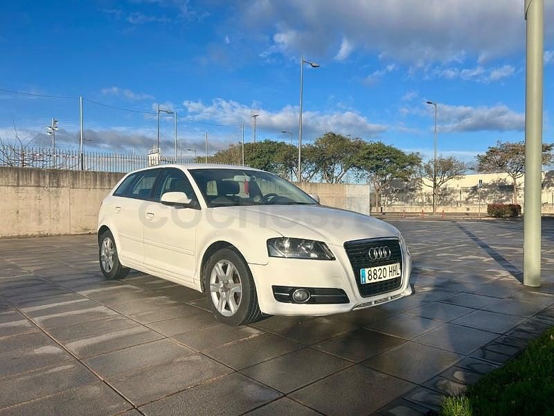 Usado Audi A3 Ambition 105 CV (77 kW) 2011 Blanco Utilitario