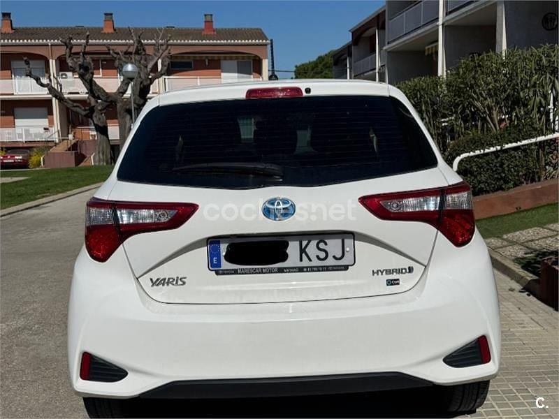 Usado Toyota Yaris Hybrid Active 100 CV (73 kW) 2018 Blanco Berlina