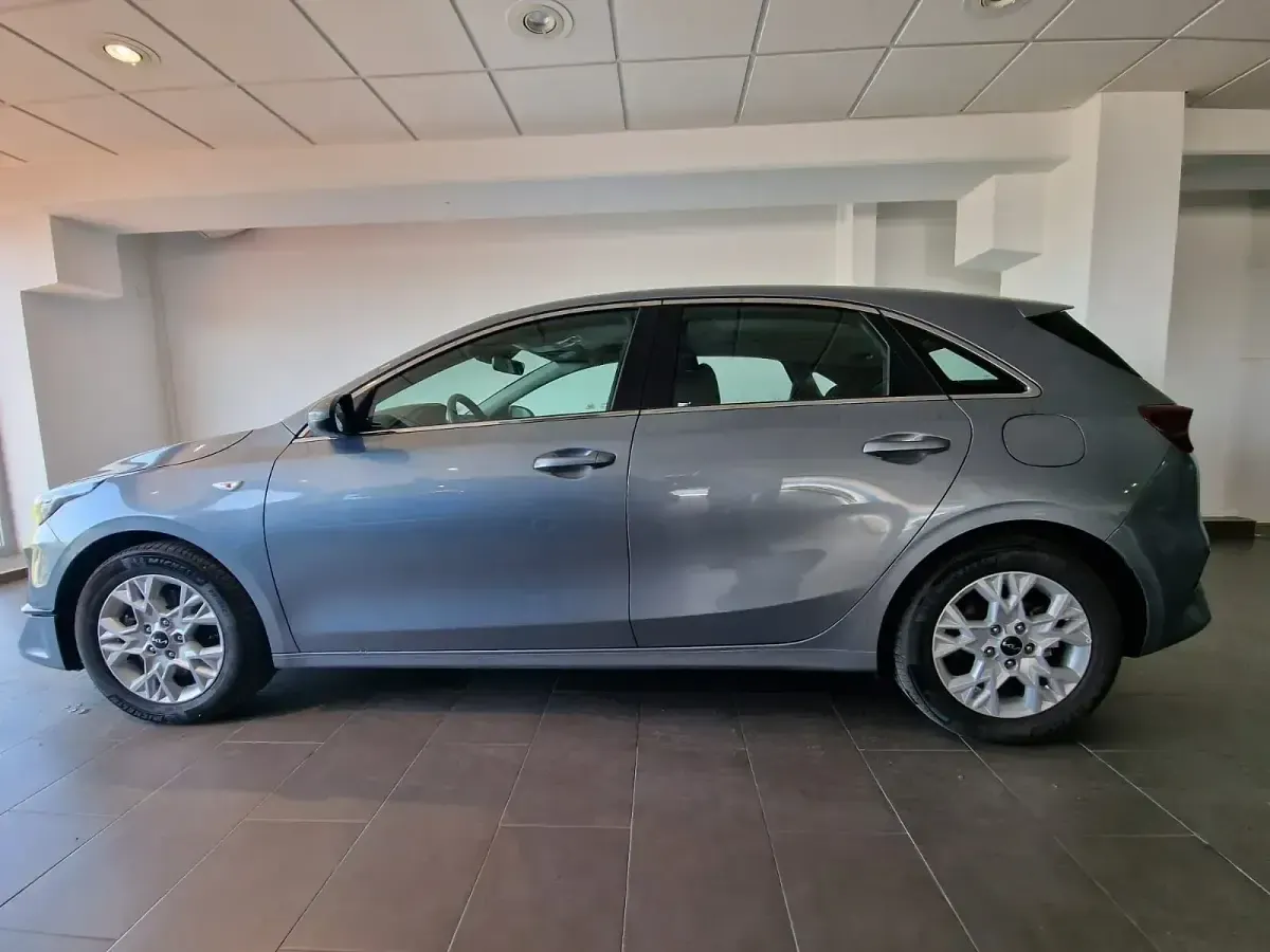 Nuevo Kia Ceed 100 CV (73 kW) 2025 Gris Utilitario
