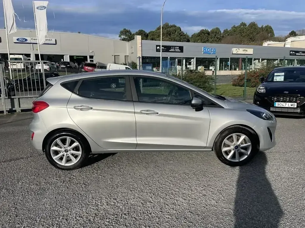 Usado Ford Fiesta Trend 75 CV (55 kW) 2021 Plata Utilitario