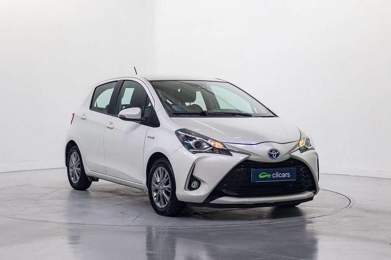 Usado Toyota Yaris Hybrid Active 75 CV (55 kW) 2018 Blanco Berlina