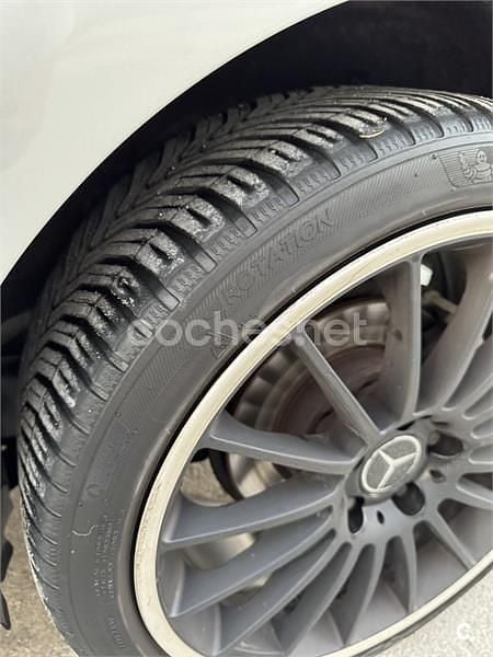 Usado Mercedes A180 AMG line 109 CV (80 kW) 2015 Gris / plata Berlina