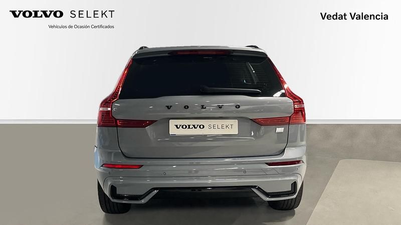 Usado Volvo XC60 Plus 350 CV (257 kW) 2024 Gris / plata SUV