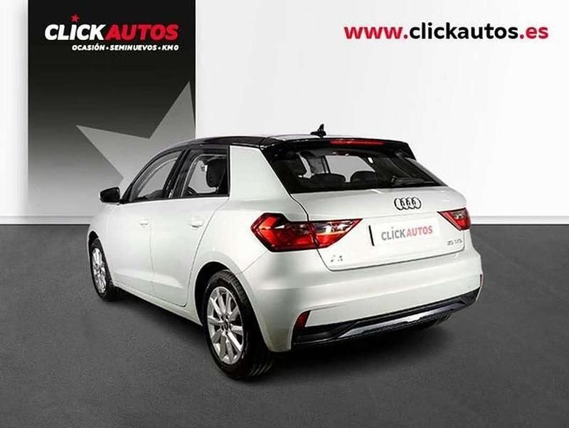 Usado Audi A1 Advanced 95 CV (69 kW) 2023 Plateado Berlina
