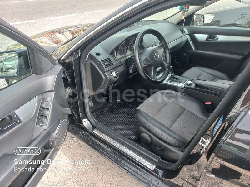 Usado Mercedes C200 136 CV (100 kW) 2010 Negro Familiar