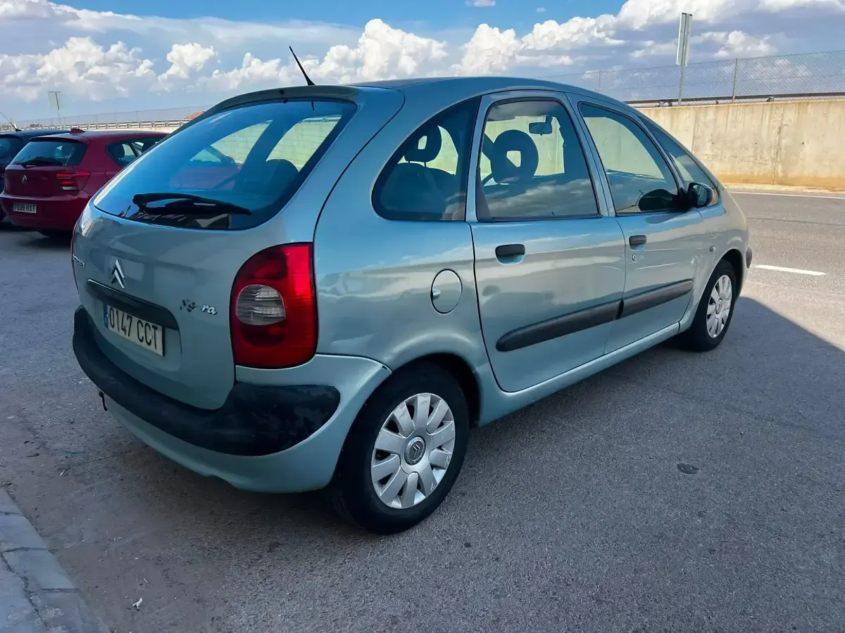 Usado Citroën Xsara Picasso 90 CV (66 kW) 2004 Azul Monovolumen