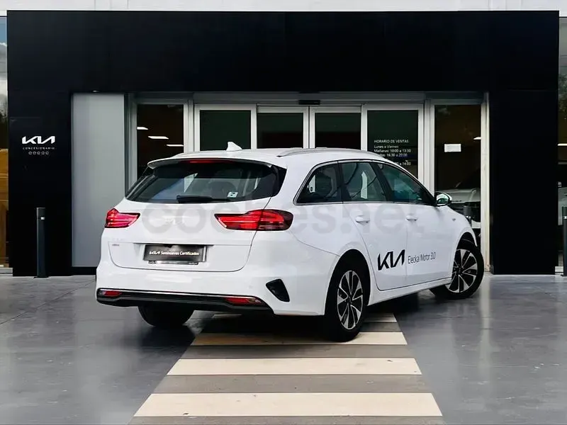 Usado Kia Ceed 100 CV (73 kW) 2025 Blanco Utilitario