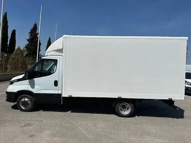 Usado Iveco Daily 156 CV (114 kW) 2024 Blanco Berlina