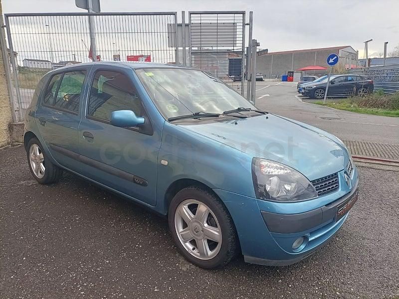 Usado Renault Clio II Expression 75 CV (55 kW) 2003 Azul Berlina