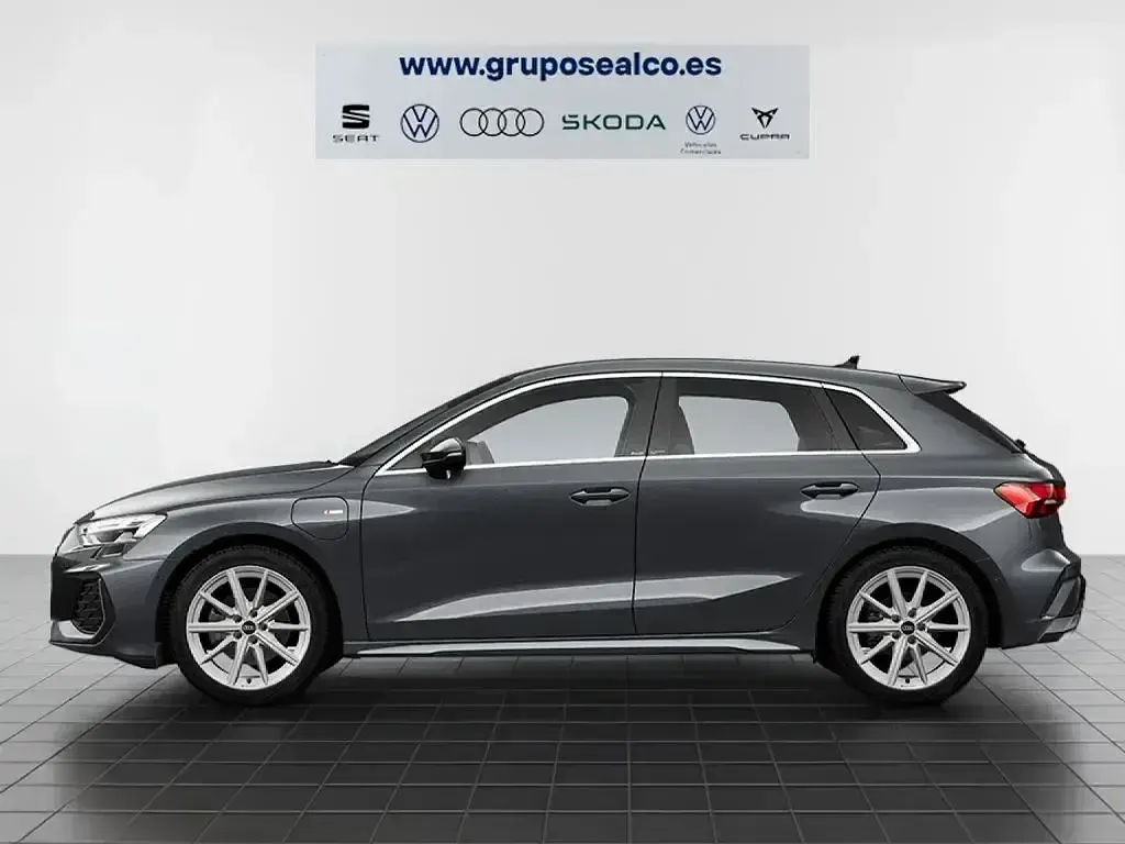 Nuevo Audi A3 Sportback e-tron Premium 204 CV (150 kW) 2026 Gris Utilitario