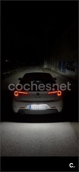 Usado Alfa Romeo Giulietta Progression 105 CV (77 kW) 2010 Blanco Utilitario