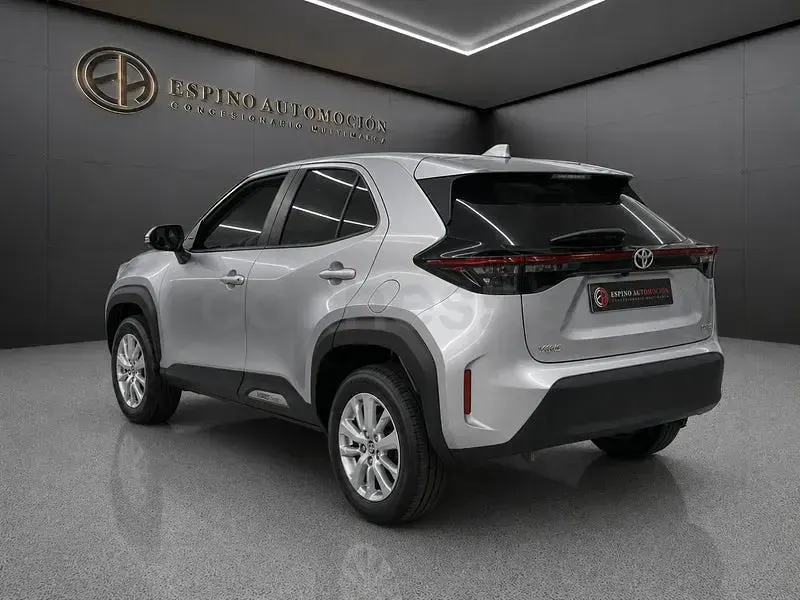 Usado Toyota Yaris Cross Active 116 CV (85 kW) 2024 Gris / plata SUV