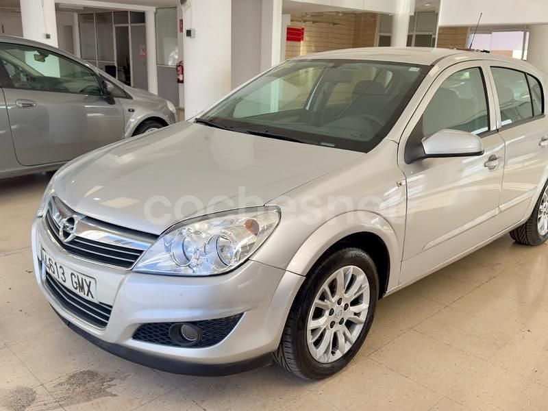 Gris / plata Usado 2009 Opel Astra Sport Berlina | 4000 € (Precio justo) - Imagen 1/4