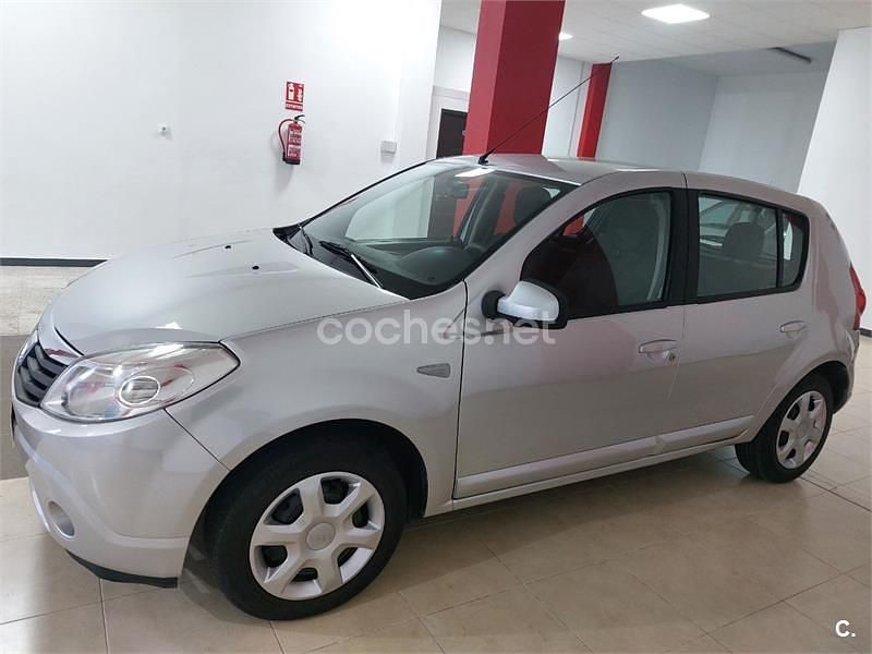 Gris / plata Usado 2009 Dacia Sandero Lauréate Utilitario | 4800 € (Precio justo) - Imagen 1/4