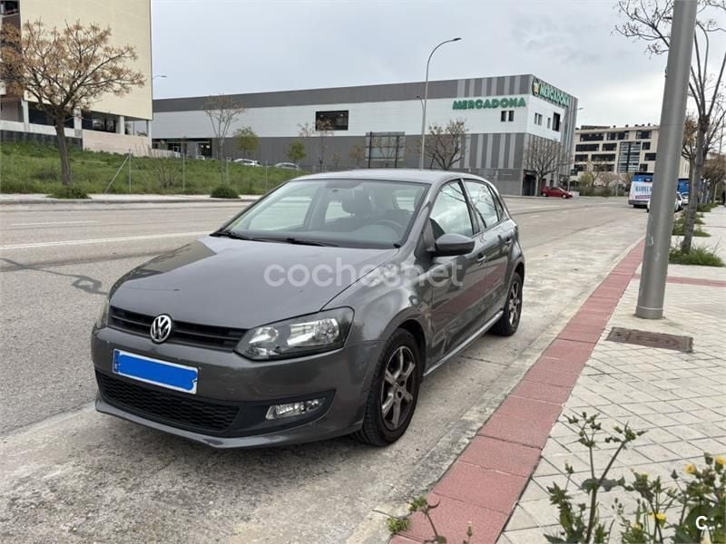 Gris / plata Usado 2012 VW Polo Advance Berlina | 5700 € (Buen precio) - Imagen 1/4