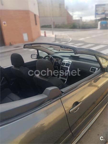 Usado Peugeot 307 CC 110 CV (80 kW) 2007 Verde Descapotable