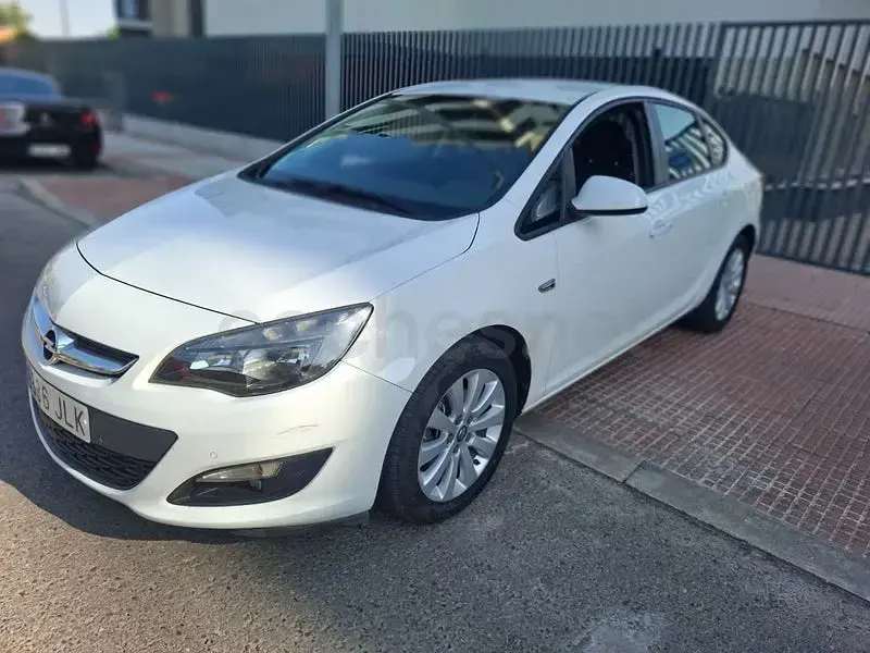 Usado Opel Astra Business 110 CV (80 kW) 2016 Blanco Berlina