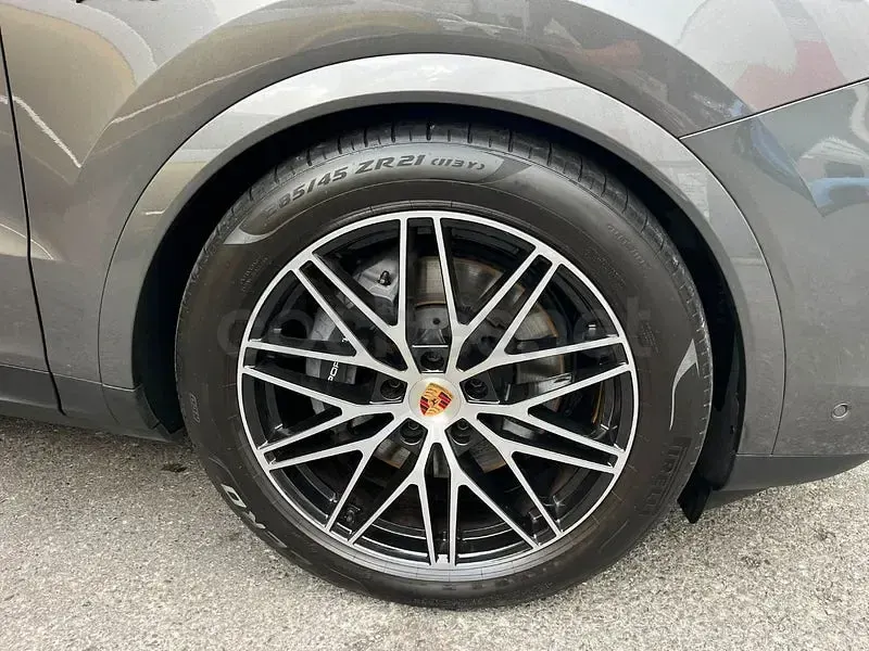 Usado Porsche Cayenne 470 CV (345 kW) 2024 Gris / plata SUV