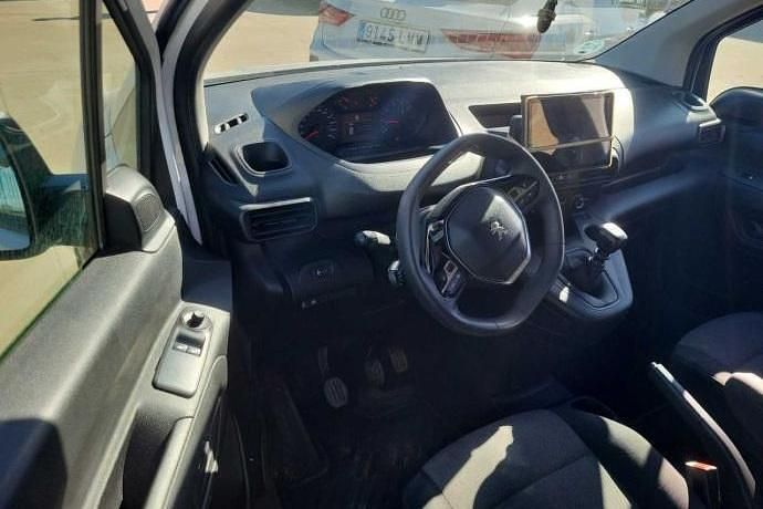 Usado Peugeot Rifter Active 100 CV (73 kW) 2022 Monovolumen