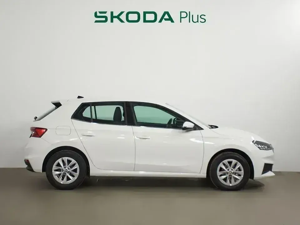 Usado Skoda Fabia Ambition 80 CV (58 kW) 2022 Blanco Utilitario