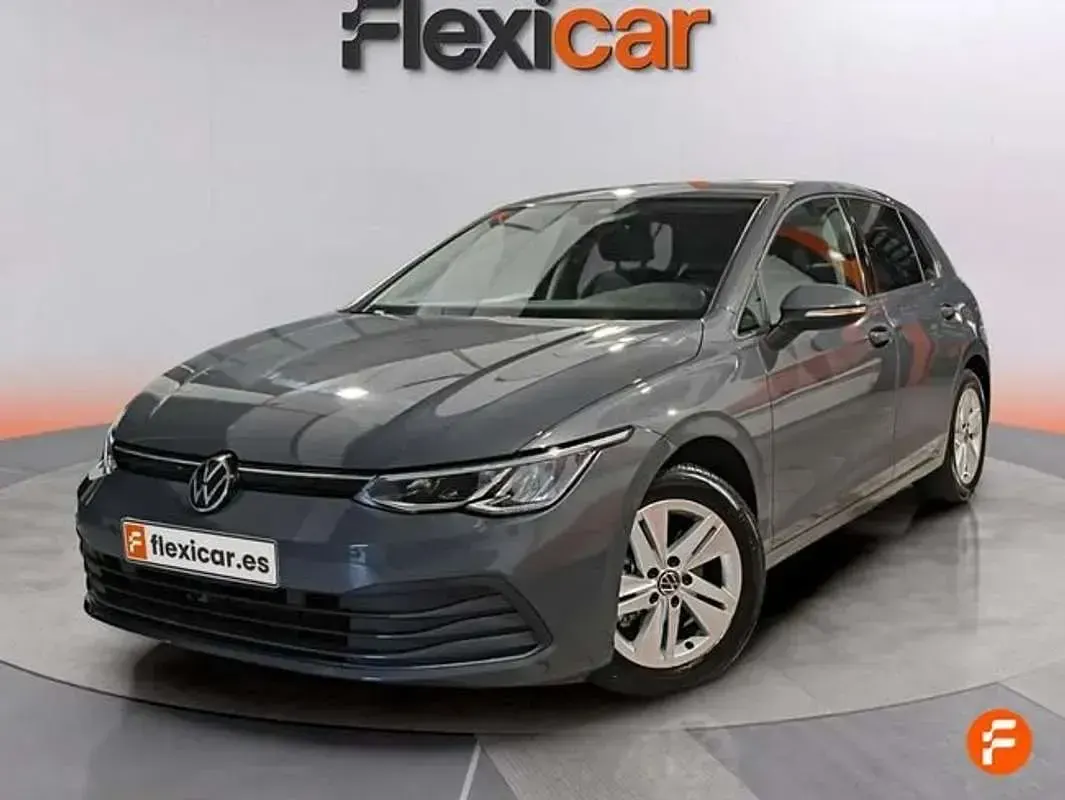 Usado VW Golf VIII Life 131 CV (96 kW) 2021 Gris Berlina