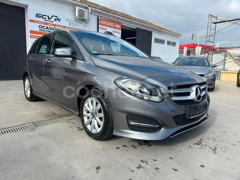 Usado Mercedes B180 122 CV (89 kW) 2017 Gris / plata Monovolumen