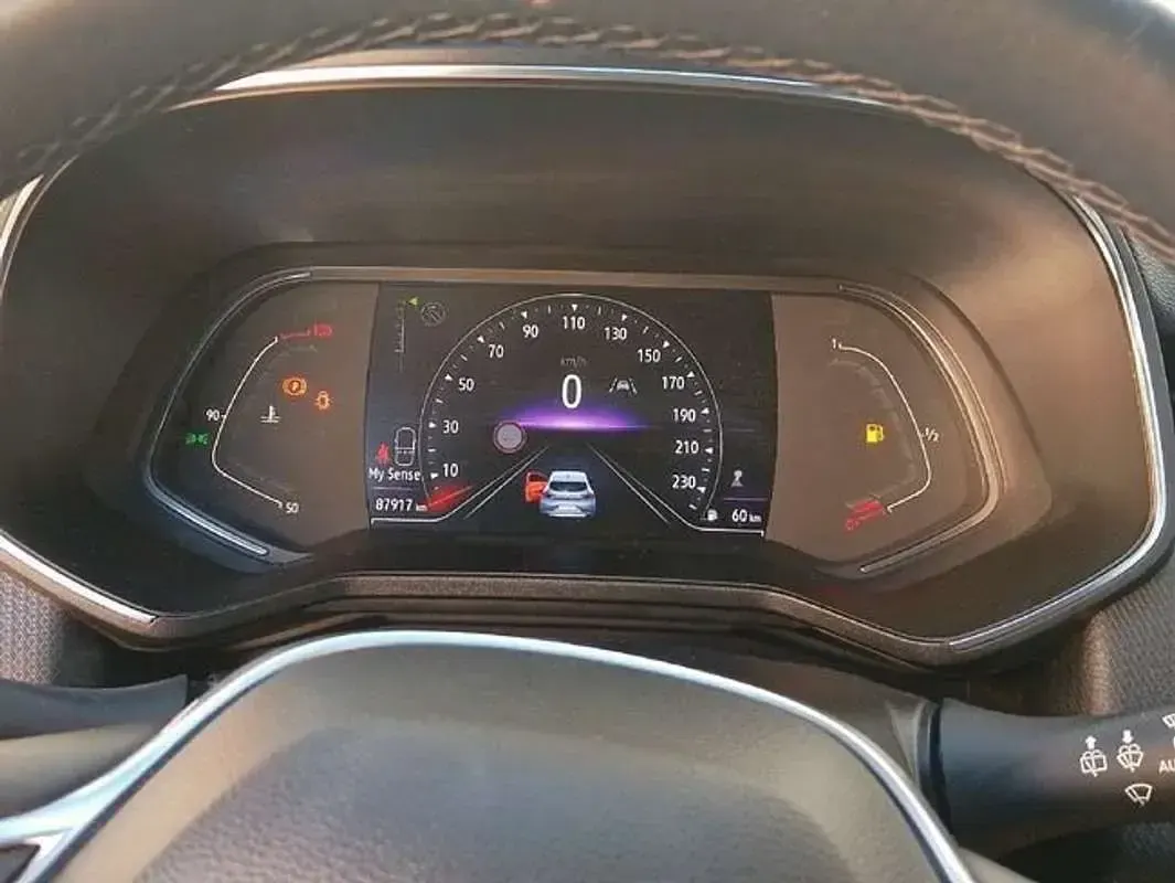 Usado Renault Clio Zen 91 CV (66 kW) 2021 Gris Utilitario