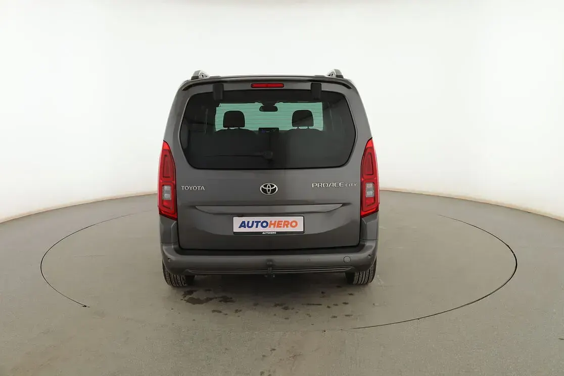 Usado Toyota Proace Verso Active 131 CV (96 kW) 2021 Gris Familiar