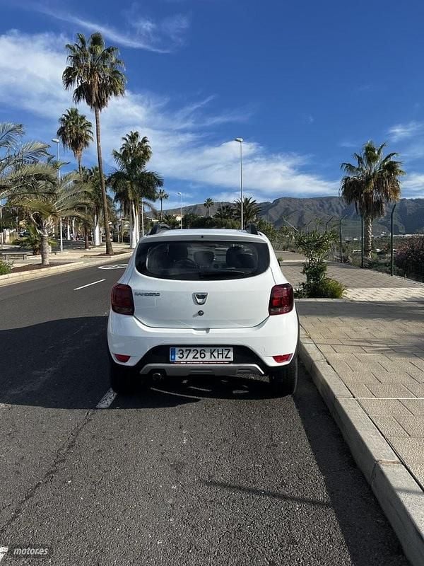 Usado Dacia Sandero Essentiel 90 CV (66 kW) 2017 Blanco SUV