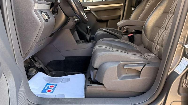 Usado VW Touran Edition 105 CV (77 kW) 2013 Marrón Monovolumen