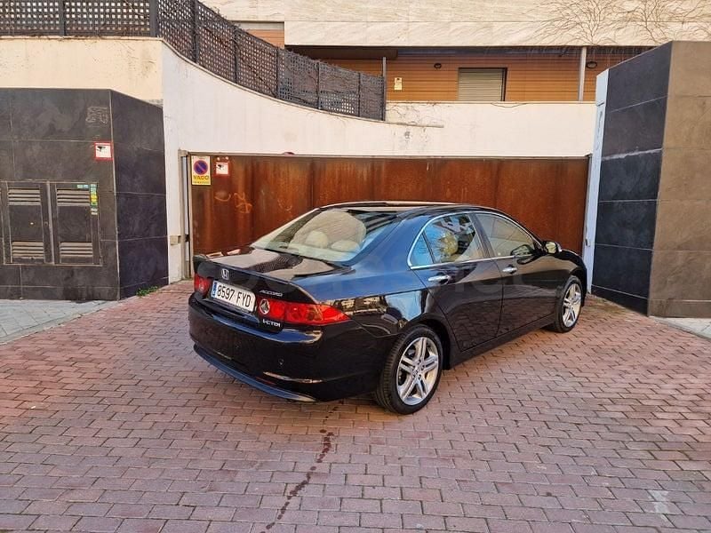 Usado Honda Accord Executive 140 CV (102 kW) 2008 Violeta / lila Berlina