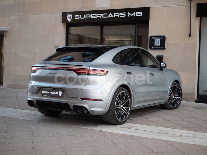 Usado Porsche Cayenne 462 CV (339 kW) 2020 Gris / plata SUV