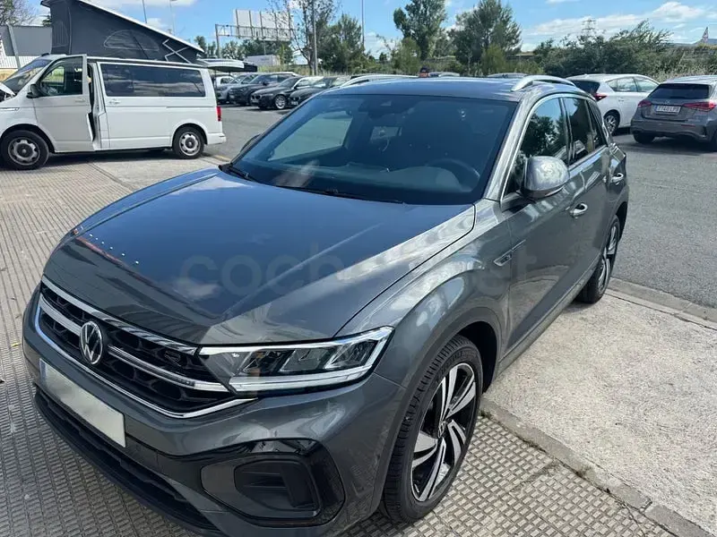 Usado VW T-Roc R-line 150 CV (110 kW) 2024 Gris / plata SUV