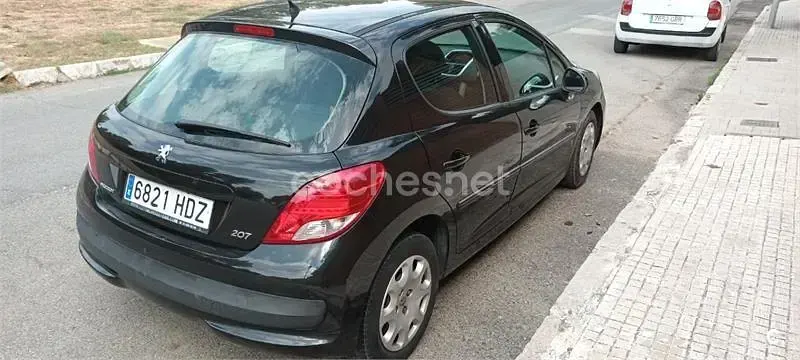 Usado Peugeot 207 Business-Line 70 CV (51 kW) 2011 Negro Berlina