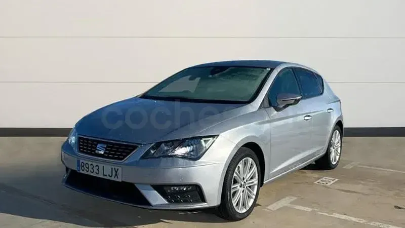 Usado Seat Leon XCELLENCE 130 CV (95 kW) 2020 Gris / plata Berlina