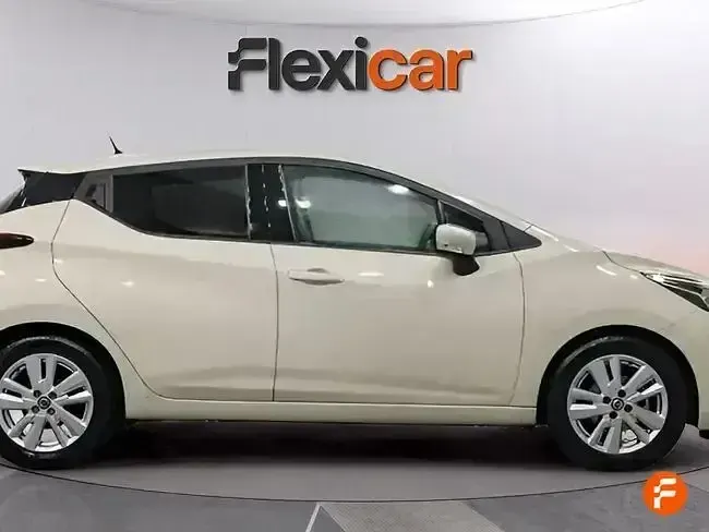 Usado Nissan Micra Acenta 100 CV (73 kW) 2019 Beige Utilitario