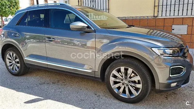 Usado VW T-Roc Sportline 150 CV (110 kW) 2021 Gris / plata SUV