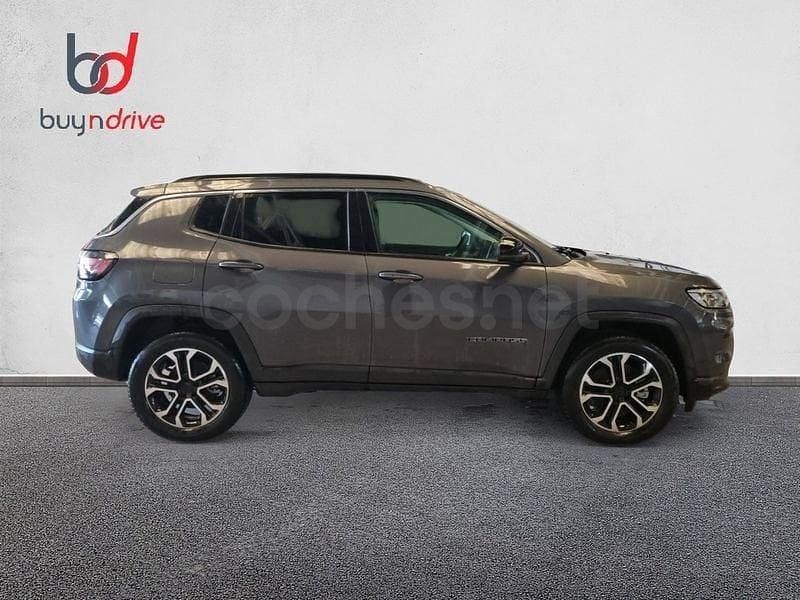 Usado Jeep Compass Limited 240 CV (176 kW) 2023 Gris / plata SUV