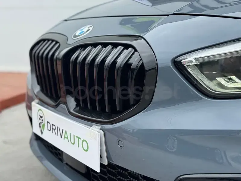 Usado BMW 118 Comfort Edition 136 CV (100 kW) 2021 Gris / plata Utilitario