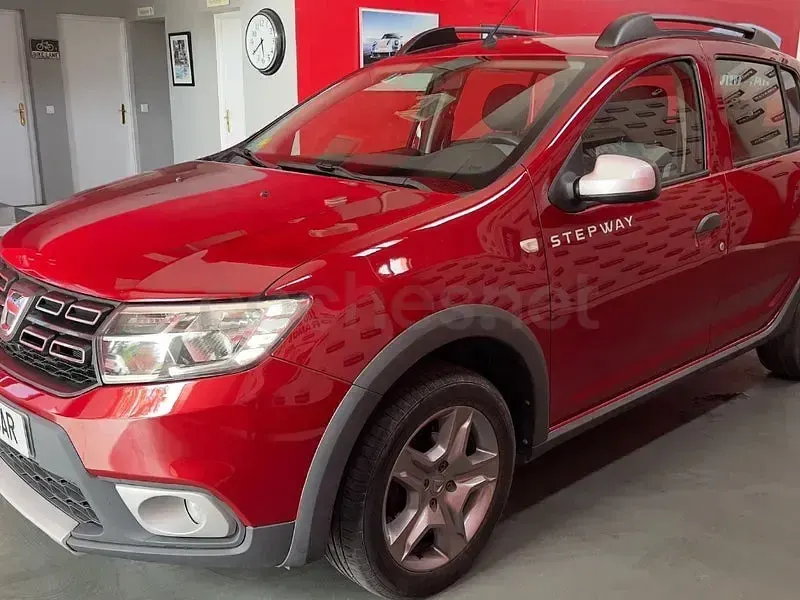 Usado Dacia Sandero Comfort 95 CV (69 kW) 2020 Rojo Berlina