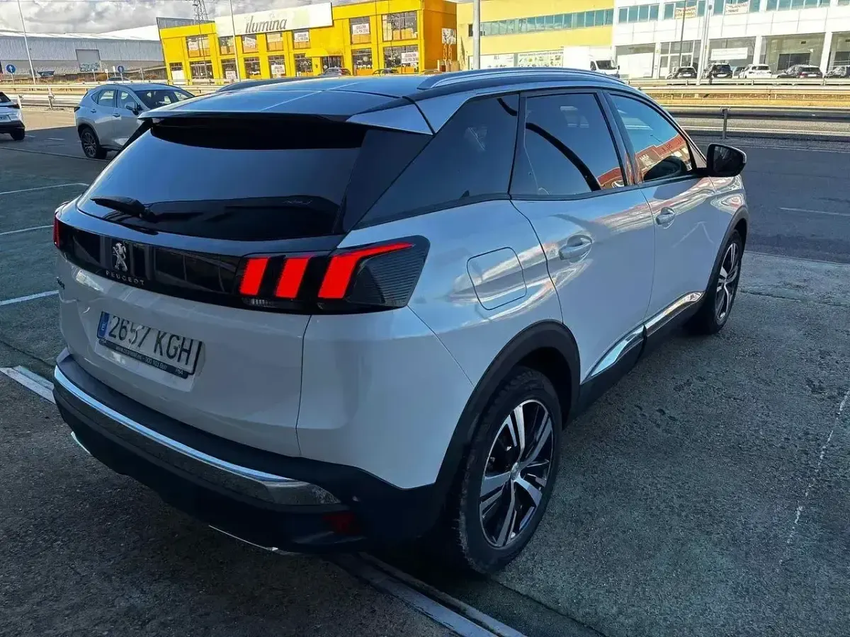 Usado Peugeot 3008 Allure 131 CV (96 kW) 2017 Blanco SUV