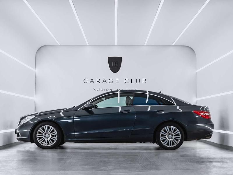 Usado Mercedes E250 Elegance 204 CV (150 kW) 2009 Azul Coupe