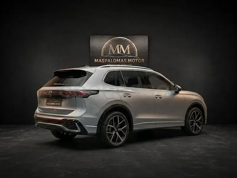 Usado VW Tiguan R-line 204 CV (150 kW) 2025 Gris / plata SUV