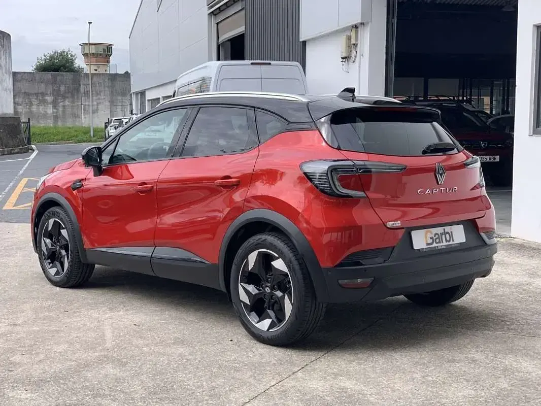 Usado Renault Captur Techno 101 CV (74 kW) 2025 Rojo SUV